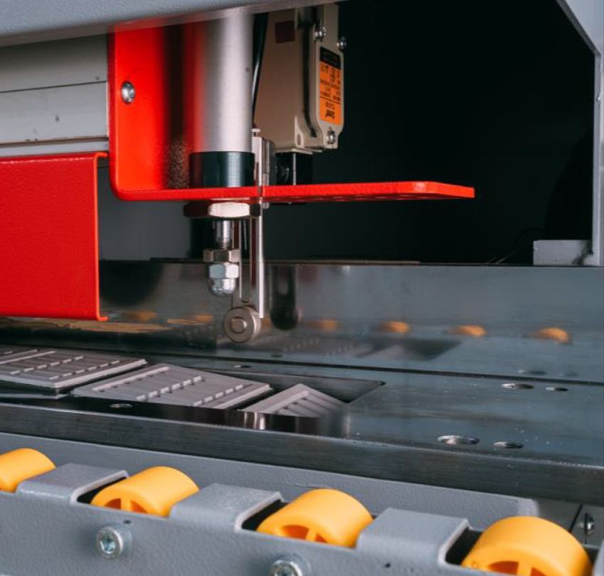 Mașină de aplicat Cant cu ABS